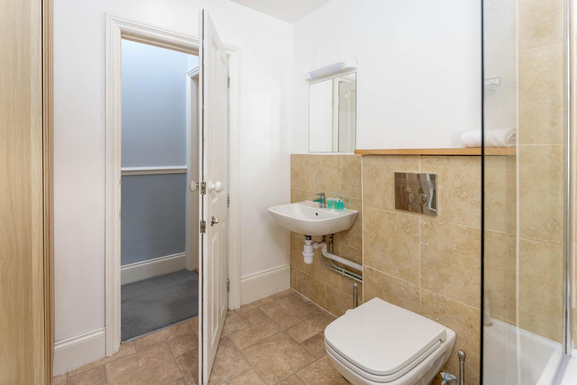 Air Host & Stay - Rockfield House - Sleeps 8 Liverpool Exterior foto